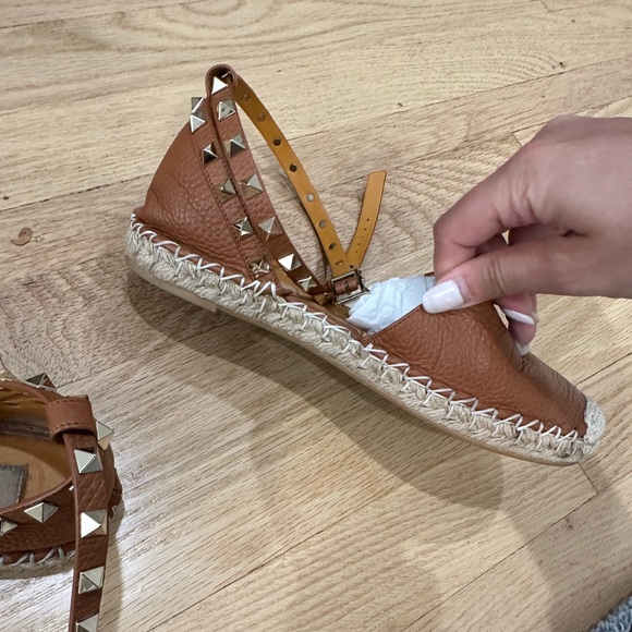 Valentino womens leather espadrille. Size 35. Used and authentic - Picture 4 of 7